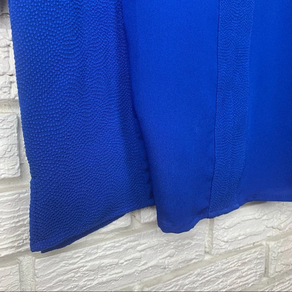 Calvin Klein Roll Tab Blouse V-Neckline Blue Size Large - Picture 3 of 7